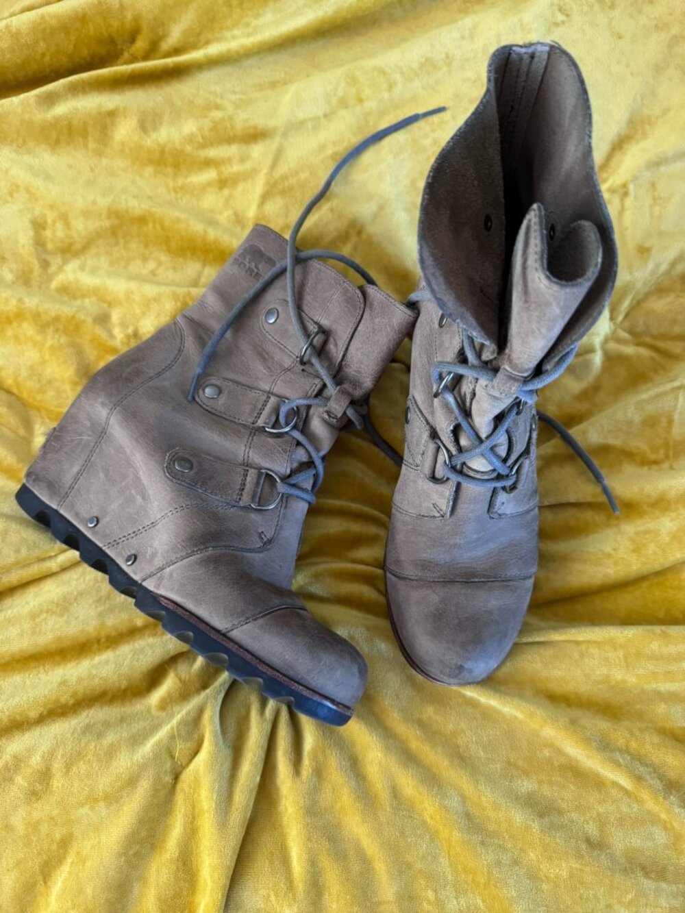 Sorel Joan of Arctic light brown leather wedge lace-up booties, women's size 7